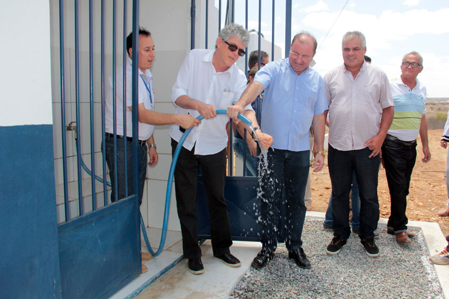 ricardo inaugura sitema de desalinizacao de agua em pedra lavrada foto alberi pontes (6).JPG