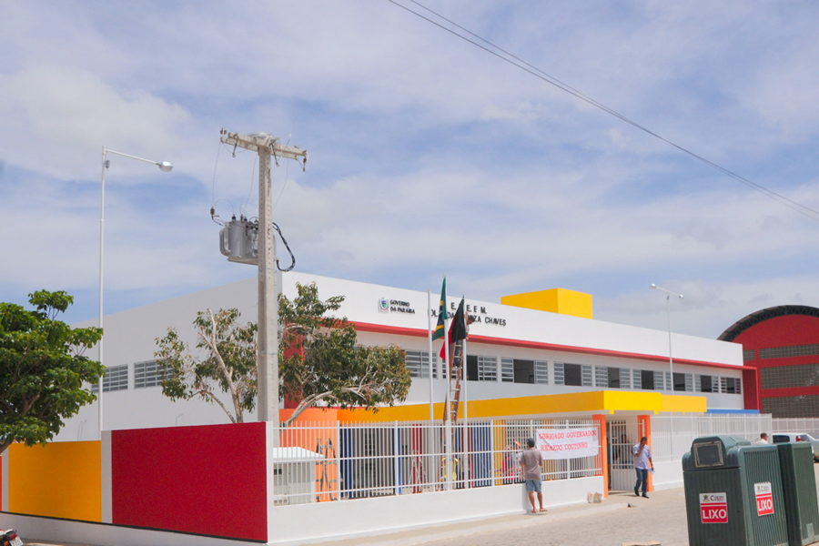 ricardo entrega escola CUBATI foto jose marques (1).jpg