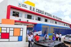 A escola é a primeira neste modelo de ensino entregue na cidade e recebeu um investimento de cerca de R$ 5 milhões