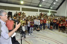 "Aqui temos uma estrutura melhor que muitos colégios particulares, o que prova que o dinheiro do povo está sendo bem empregado”, disse o governador