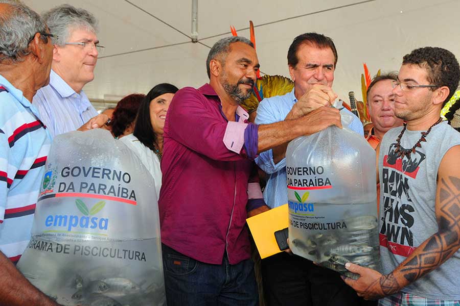 ricardo leva beneficios no dia do indio_foto jose marques (7).jpg