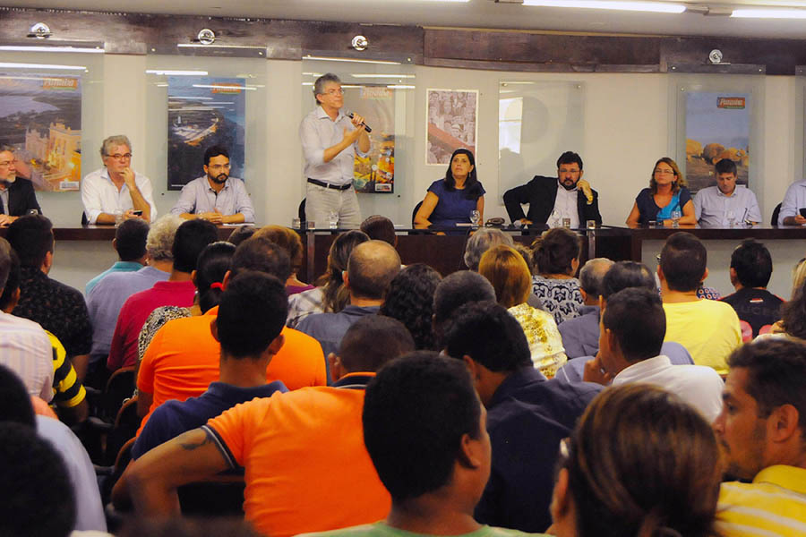 ricardo na solenidade do empreender_foto jose marques (3).jpg