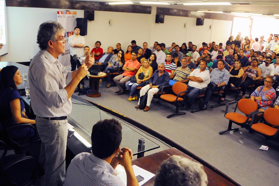 ricardo na solenidade do empreender_foto jose marques (4).jpg