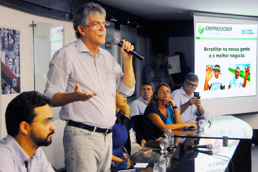 ricardo na solenidade do empreender_foto jose marques (5).jpg