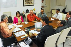 Foram tratadas questões como o piso nacional da educação e a revisão do Plano de Cargos, Carreira e Remuneração da Educação