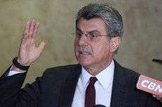 Líder do governo disse que o pedido de demissão de Bruno Araújo precipitou o debate sobre a reforma ministerial  