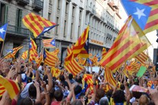 A Catalunha chegou a declarar a sua independência de forma unilateral, mas a decisão foi derrubada pelo governo espanhol