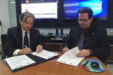 Acordo foi assinado pelo secretário de Estado da Receita, Marconi Frazão, e pelo presidente do TCE-PB, conselheiro André Carlo Torres Pontes