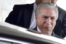 O anúncio da saída ocorre exatamente uma semana após o PMDB ter deixado a base do governo da presidente Dilma