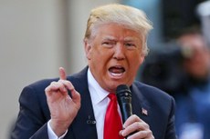 Trump vem sofrendo pressão para adotar medidas duras para controle da compra de armas