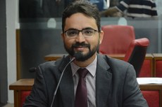 O vereador Tibério Limeira (PSB) afirmou que a oferta de medicamentos nas Unidades de Saúde da cidade piorou na gestão do atual prefeito