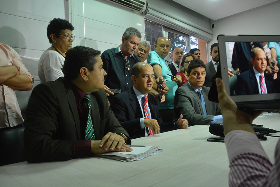 Coletiva sobre a CPI da Lagoa 08-03-2016 (3).JPG