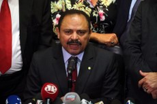 Pressionado, presidente interino volta atrás em seu entendimento sobre recurso a favor de Dilma