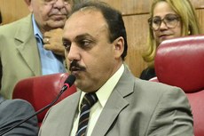 Parlamentar culpa ações do prefeito da capital por desgaste na imagem dos vereadores