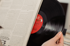 Reflexão: retrato de seu tempo, toda música antiga é depreciativa e preconceituosa?