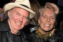 Neil Young e Joni Mitchel retiraram suas músicas da plataforma em protesto contra podcast negacionista.jpg Neil Young e Joni Mitchel retiraram suas músicas da plataforma em protesto contra podcast negacionista.jpg