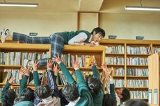 Série ‘All Of Us Are Dead’ perde tempo criando labirintos com becos sem saída