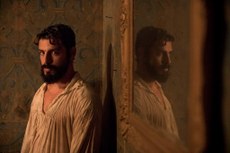 Cauã Reymond despe o homem da persona monárquica em ‘A Viagem de Pedro’