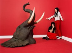Duo The White Stripes lançou o hit ‘Seven Nation Army’ no álbum ‘Elephant’