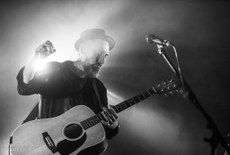 Fink já gravou sete álbuns de estúdio e acumula parcerias com Amy Winehouse e John Legend, além de ter aparecido na trilha de séries como ‘House’