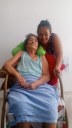 Dona Josefina Queiroz, 83 anos, com a filha Herta Queiroz 