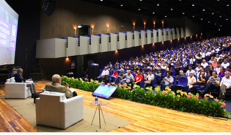 Pense com Professor Adilson Oliveira