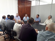 Superintendente do DER em reunião com chefes das Residências Rodoviárias, diretores e gerentes setoriais.
