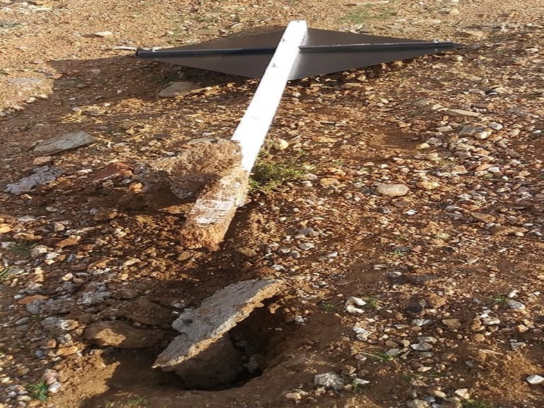 Placas de sinalização destruídas na PB-186