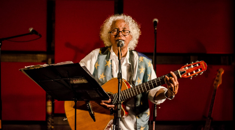 Cátia de França, cantora e compositora