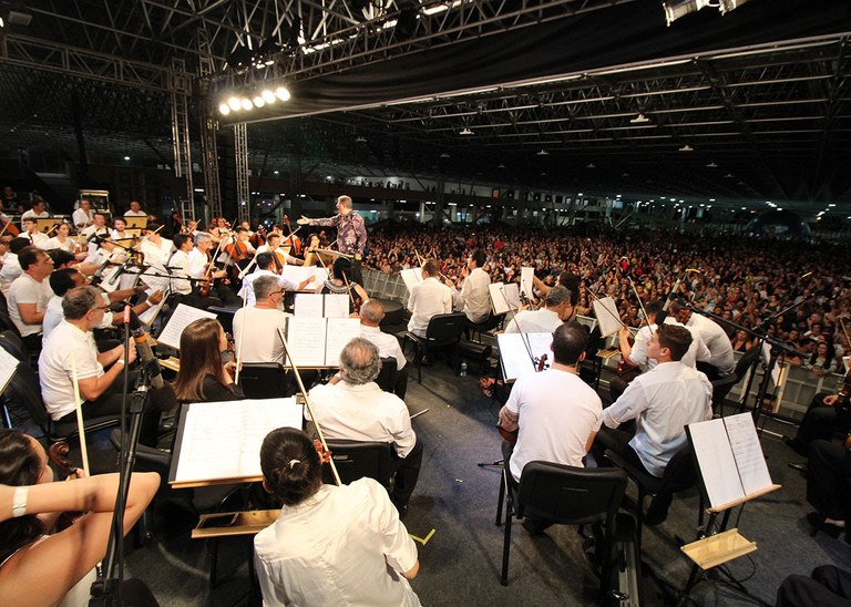 Orquestra Sinfônica abriu noite de segunda-feira