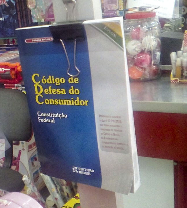 Consumidores podem ter acesso ao CDC em estabelecimentos comerciais. Foto: Leandro Duarte/Procon-PB