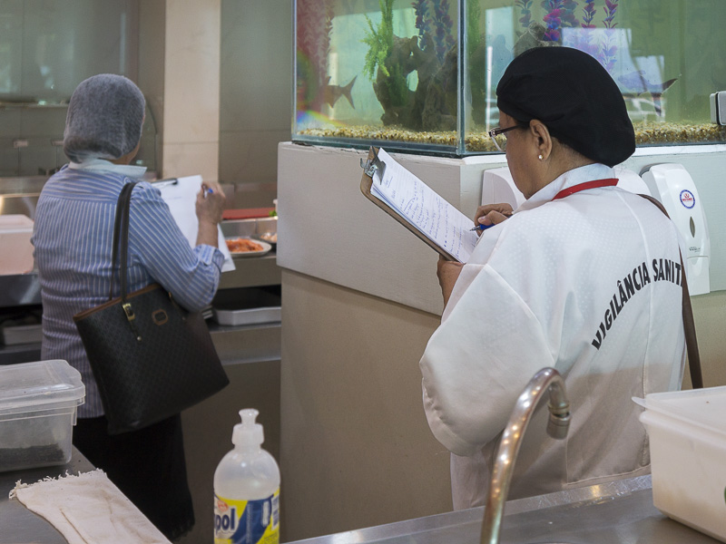 Operação verão fiscaliza bares, hotéis, pousadas, restaurantes e similares durante o mês de janeiro