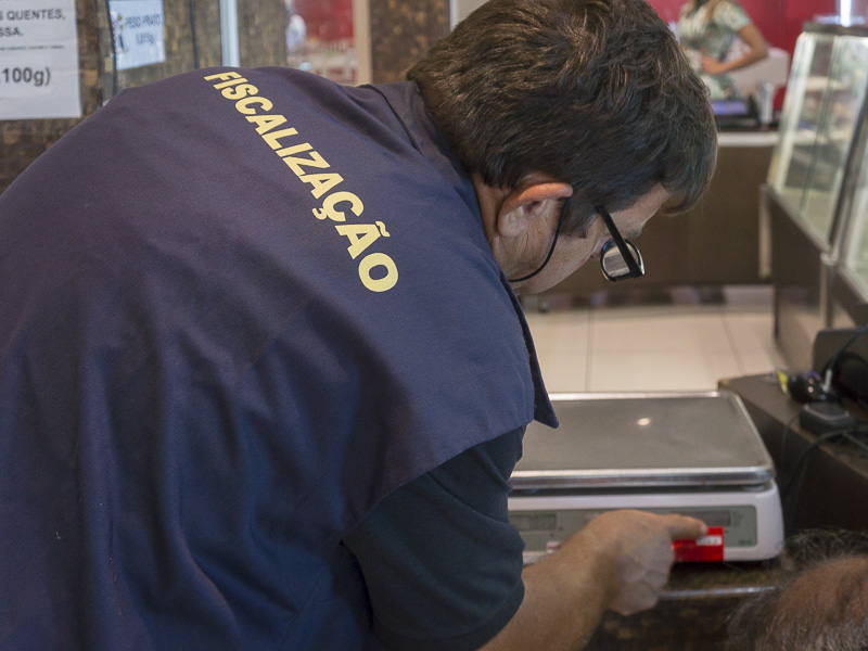 Operação verão fiscaliza bares, hotéis, pousadas, restaurantes e similares durante o mês de janeiro