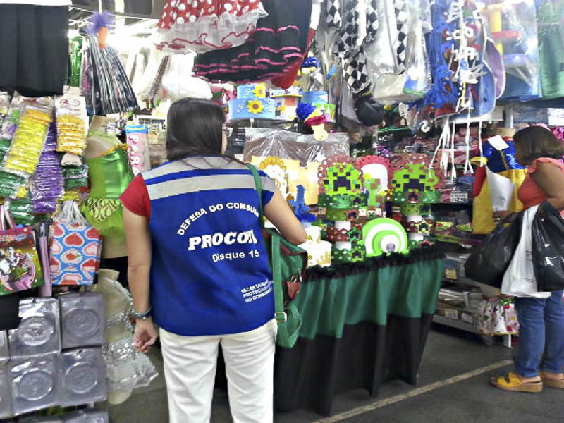 Primeiro dia da Operação Carnaval a fiscalização do Procon-PB Visita 11 estabelecimentos e autua 3 por irregularidades