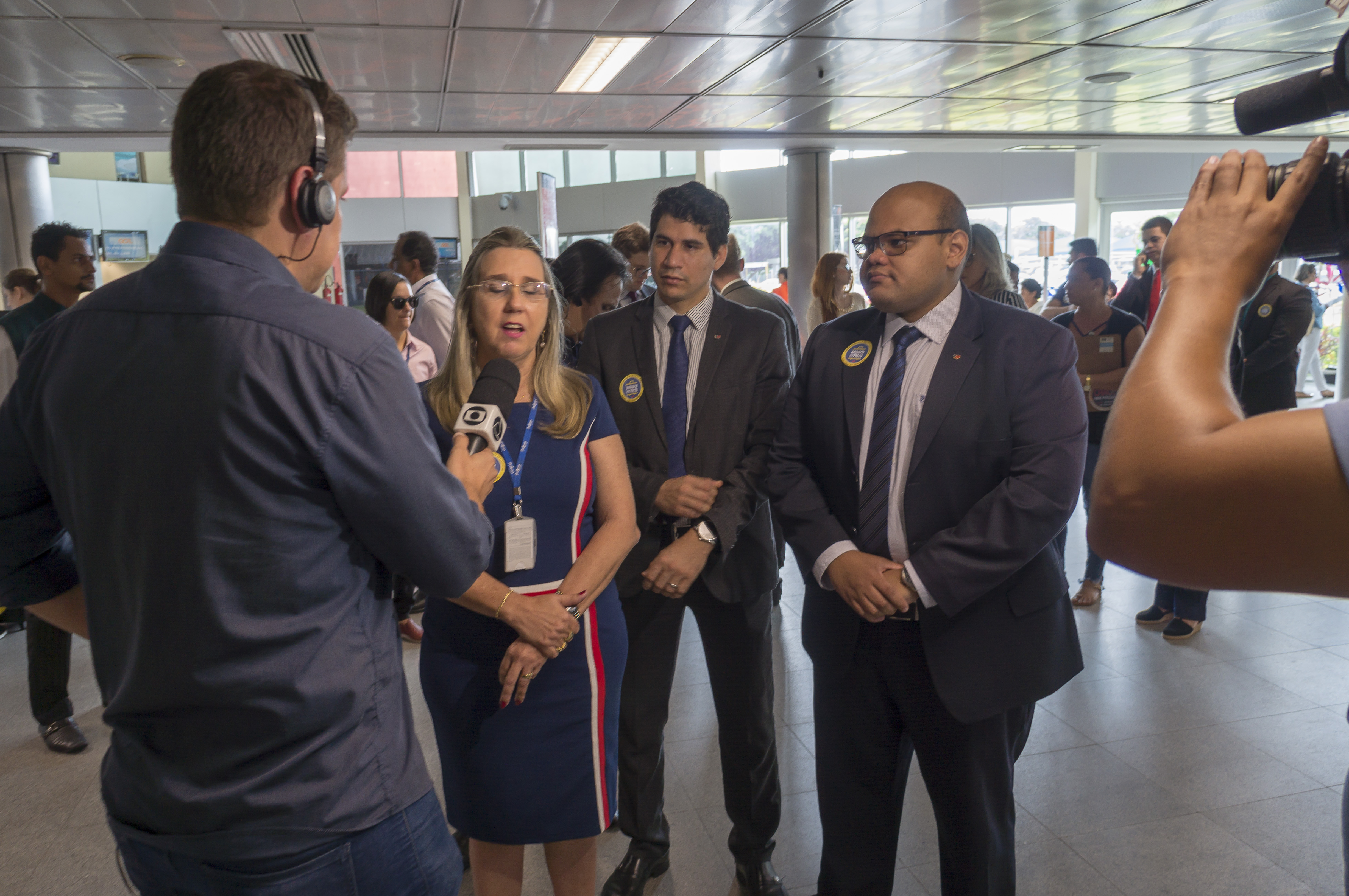 A Superintendente do Procon-PB, Késsia Liliana, em fiscalização na Força Tarefa e Blitz Nacional no Aeroporto Castro Pinto e João  Suassuna