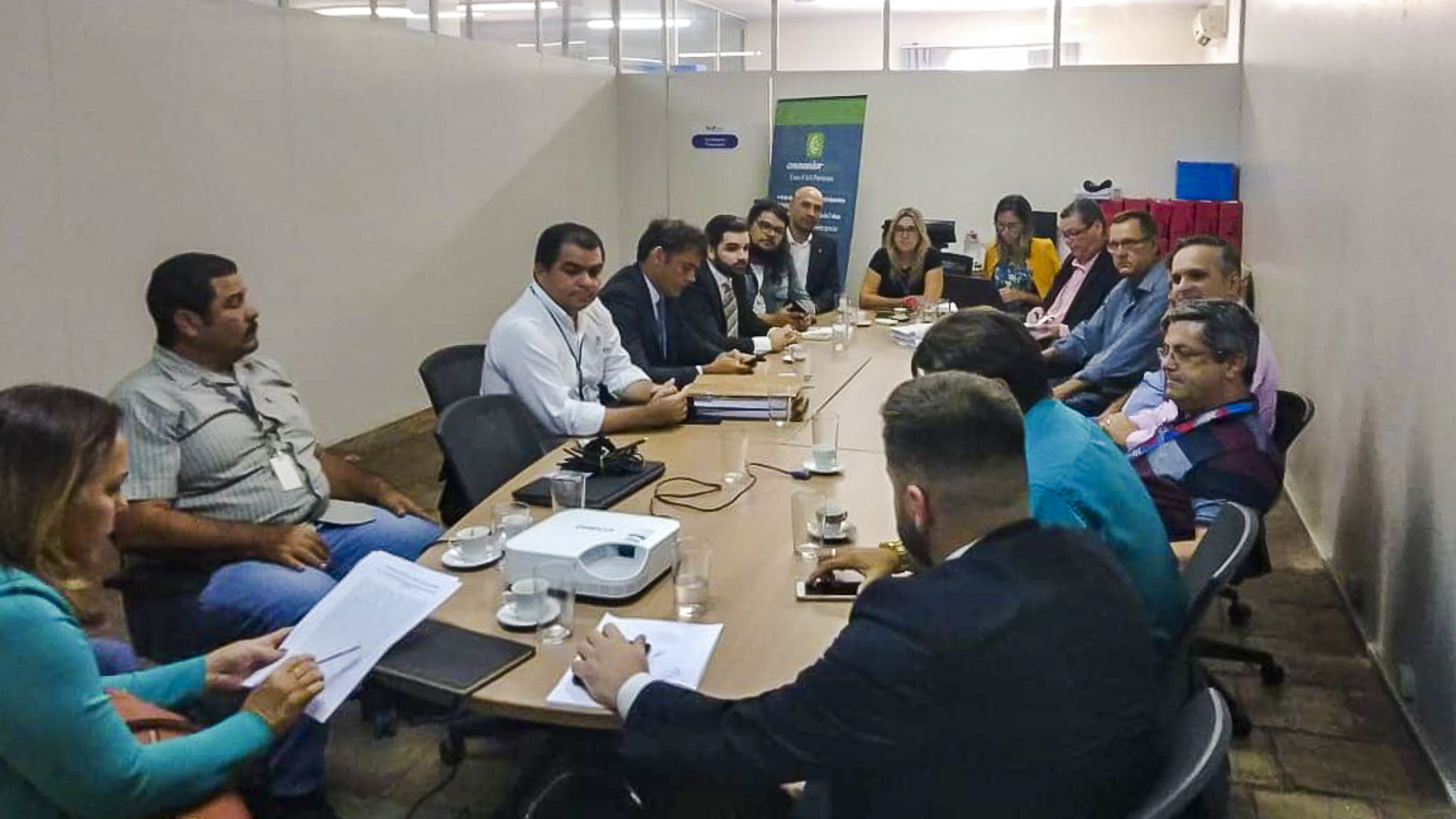 Procon-PB reuni com empresas e órgãos públicos para tratar dos cabeamentos e fios soltos nos postes do estado da Paraíba