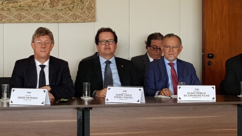 Presidente do TCE em reuniao CNJ.jpg