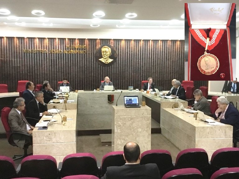 Sessão 29 05 2019b - medalha.jpg